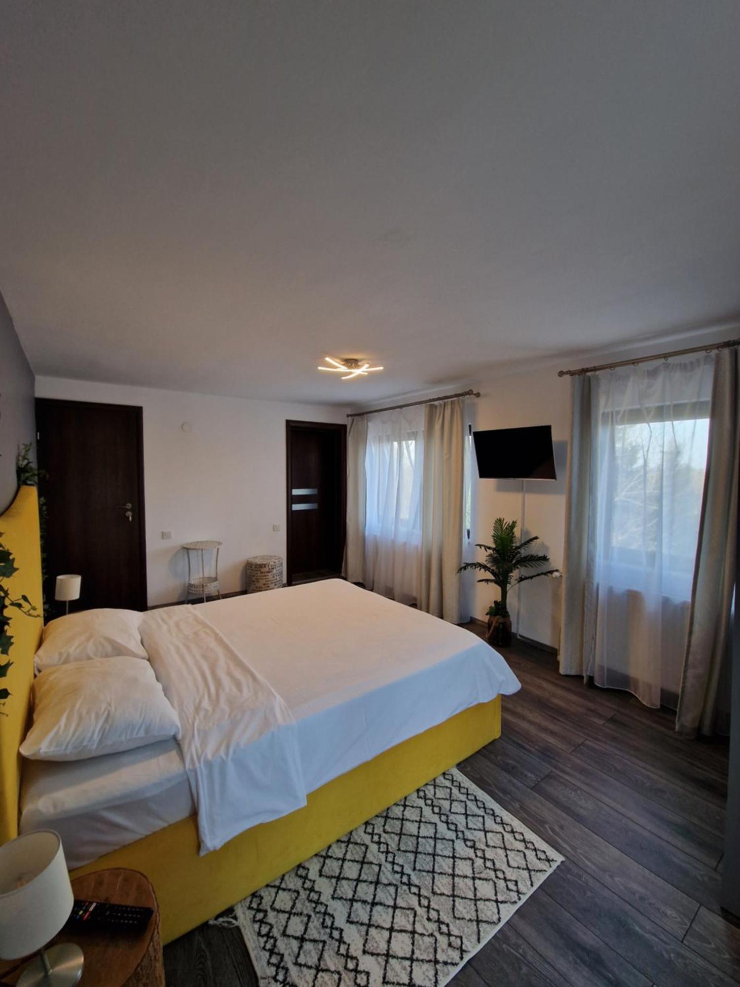 Cabana Din Padure Hotel โปรุมบาคู เด ซุซ ภายนอก รูปภาพ