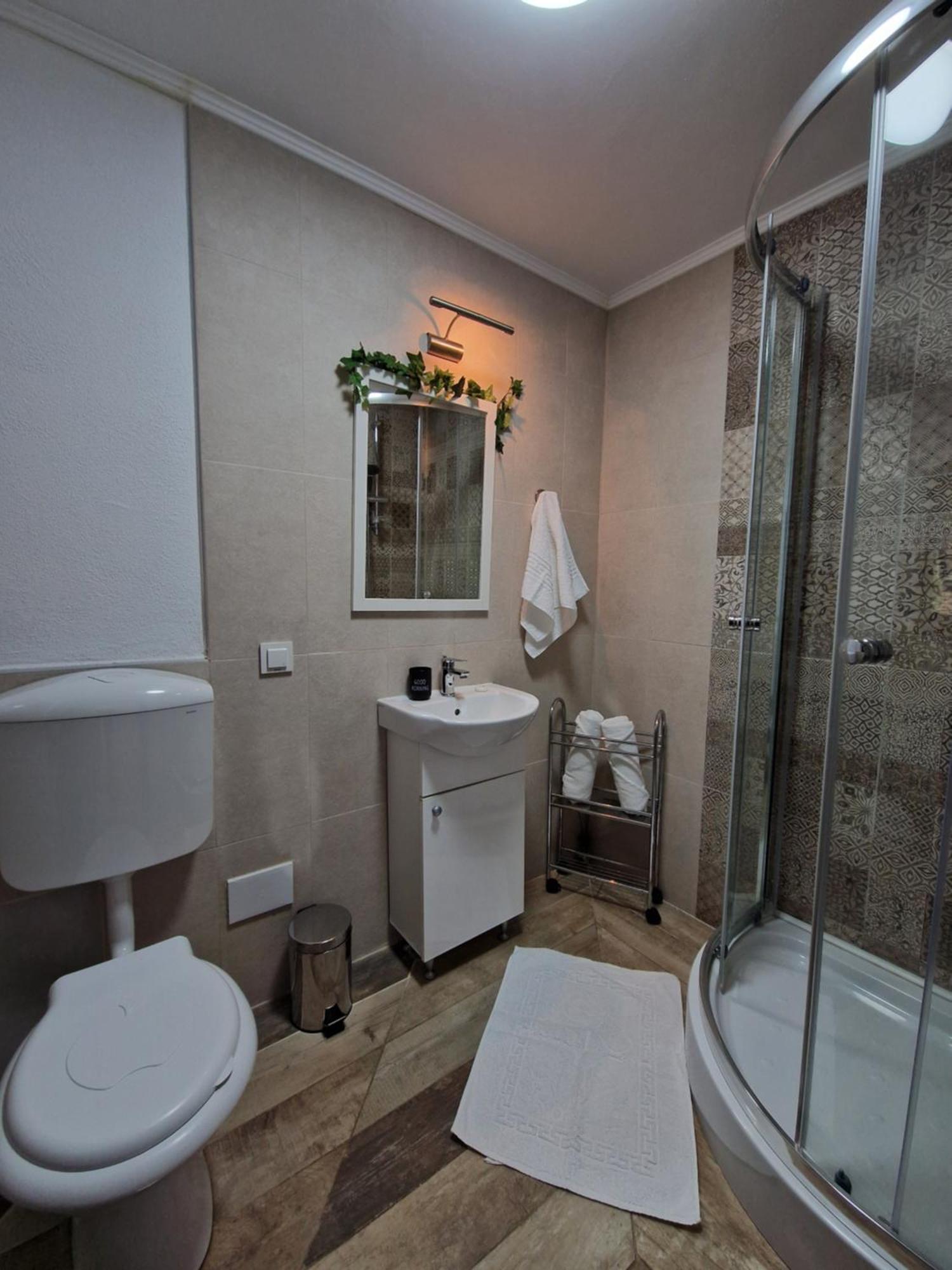 Cabana Din Padure Hotel โปรุมบาคู เด ซุซ ภายนอก รูปภาพ